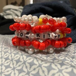 hello kitty cuff ! 🐈